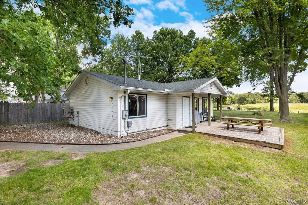 5423 Oakridge Drive Tobacco Township MI 48612