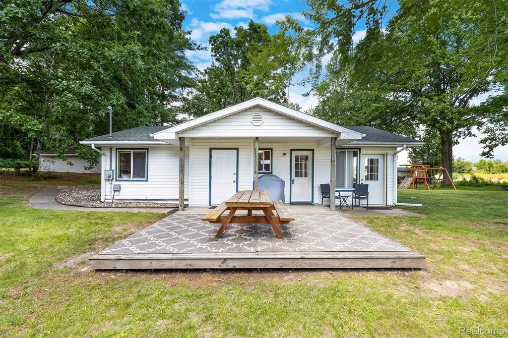 5423 Oakridge Drive Tobacco Township MI 48612
