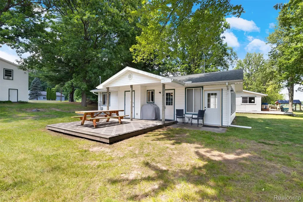 5423 Oakridge Drive Tobacco Township MI 48612