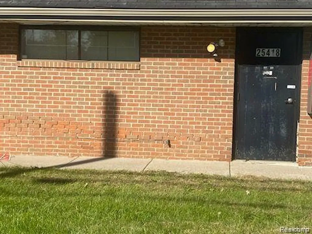 25418 Goddard Road Taylor City MI 48180