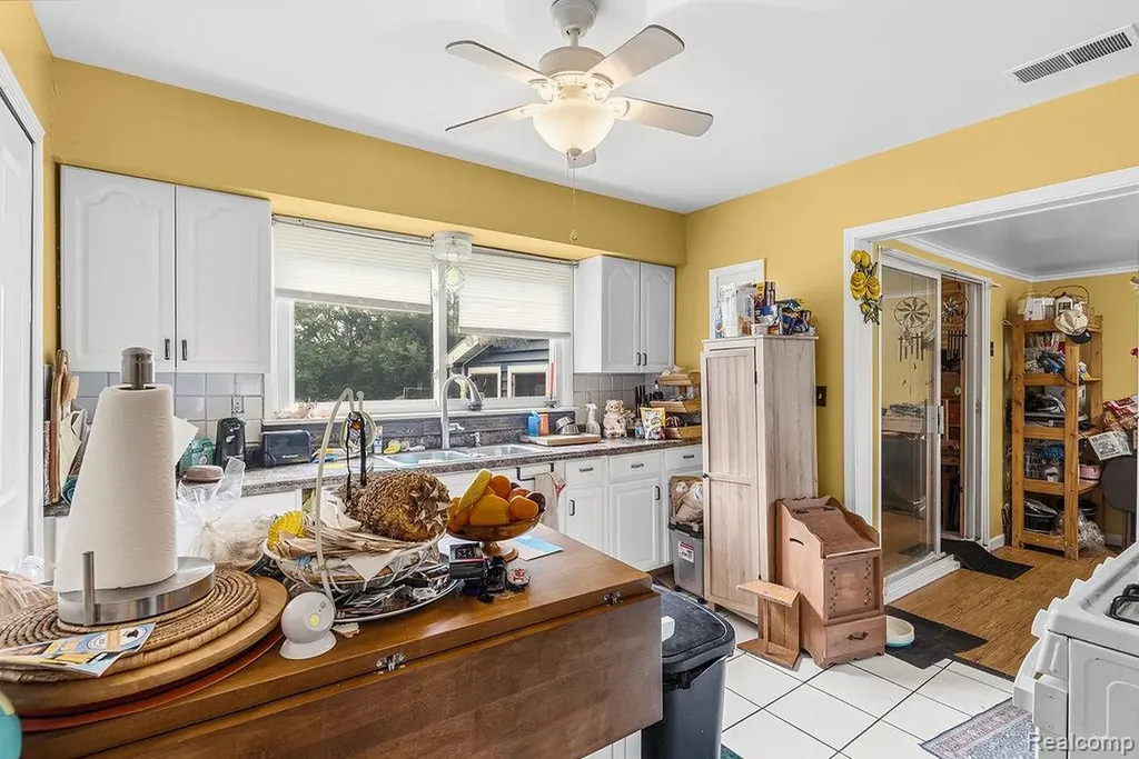 6479 Nightingale Drive Genesee Charter Township MI 48506
