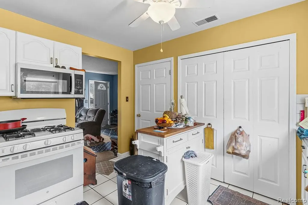 6479 Nightingale Drive Genesee Charter Township MI 48506