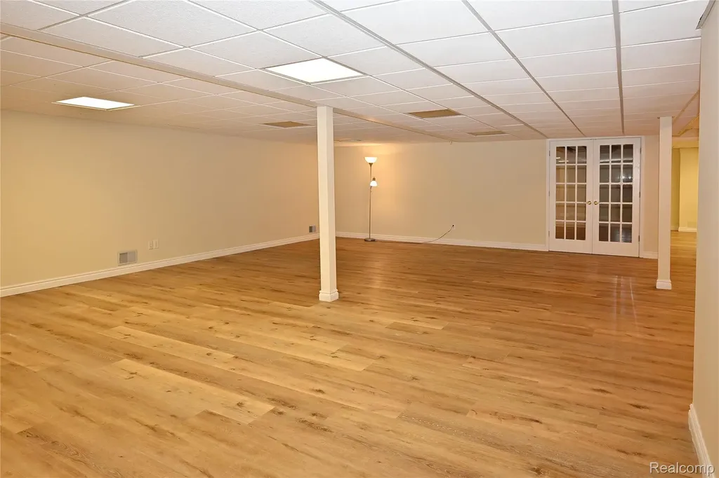 935 Pleasant Street Birmingham City MI 48009
