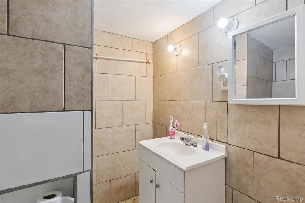 2333/2335 Ferris Street Detroit City MI 48209