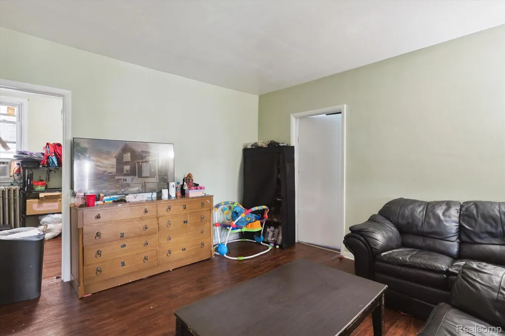 2333/2335 Ferris Street Detroit City MI 48209