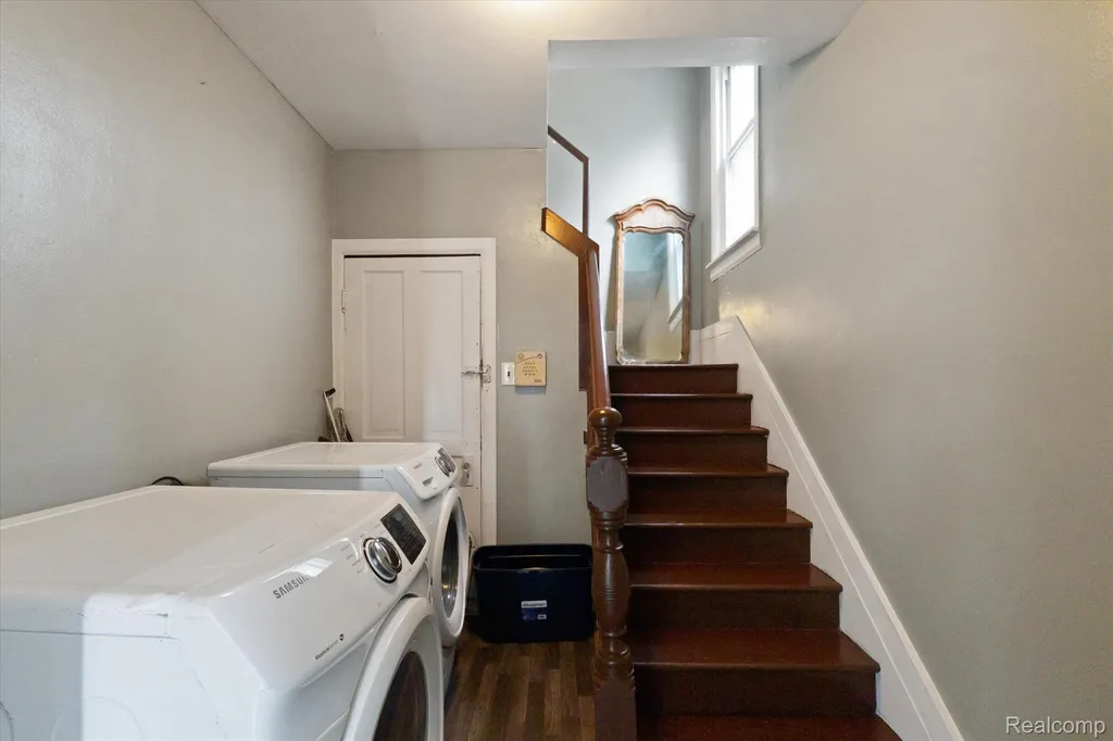 2333/2335 Ferris Street Detroit City MI 48209