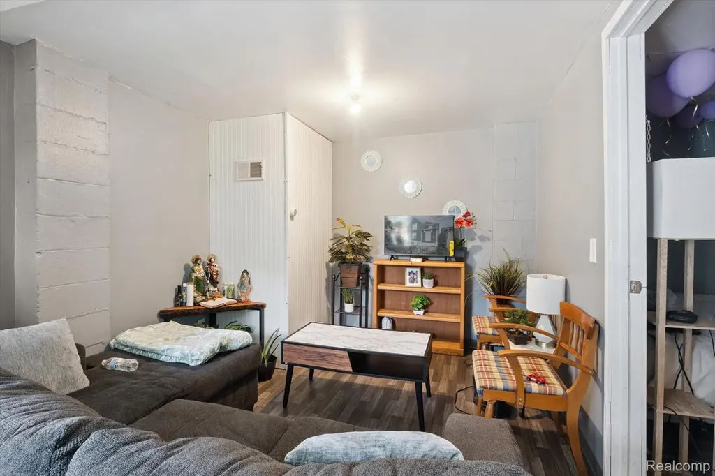 2333/2335 Ferris Street Detroit City MI 48209