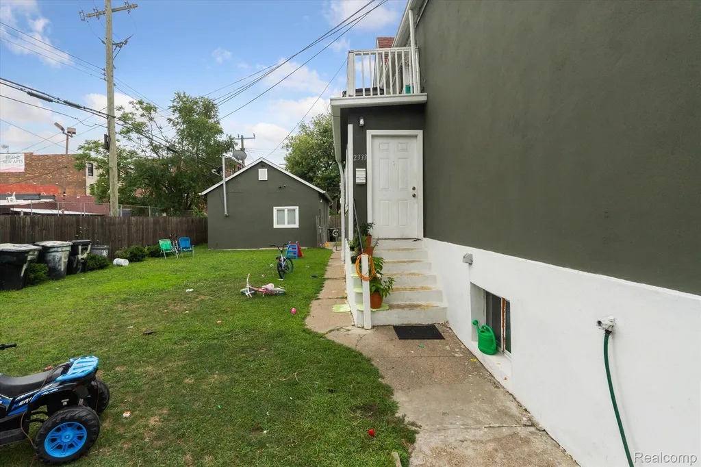 2333/2335 Ferris Street Detroit City MI 48209