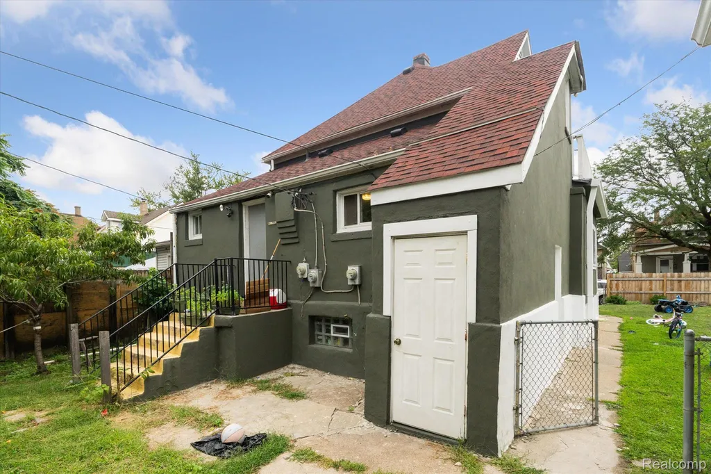 2333/2335 Ferris Street Detroit City MI 48209
