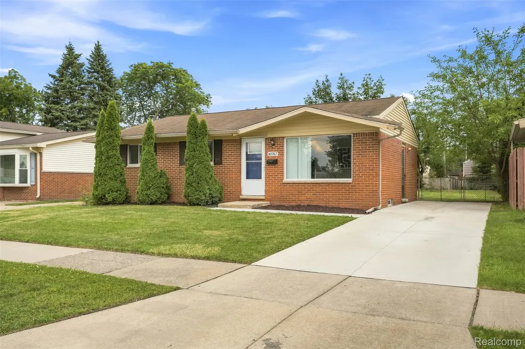 30767 Bennington Street Westland City MI 48186