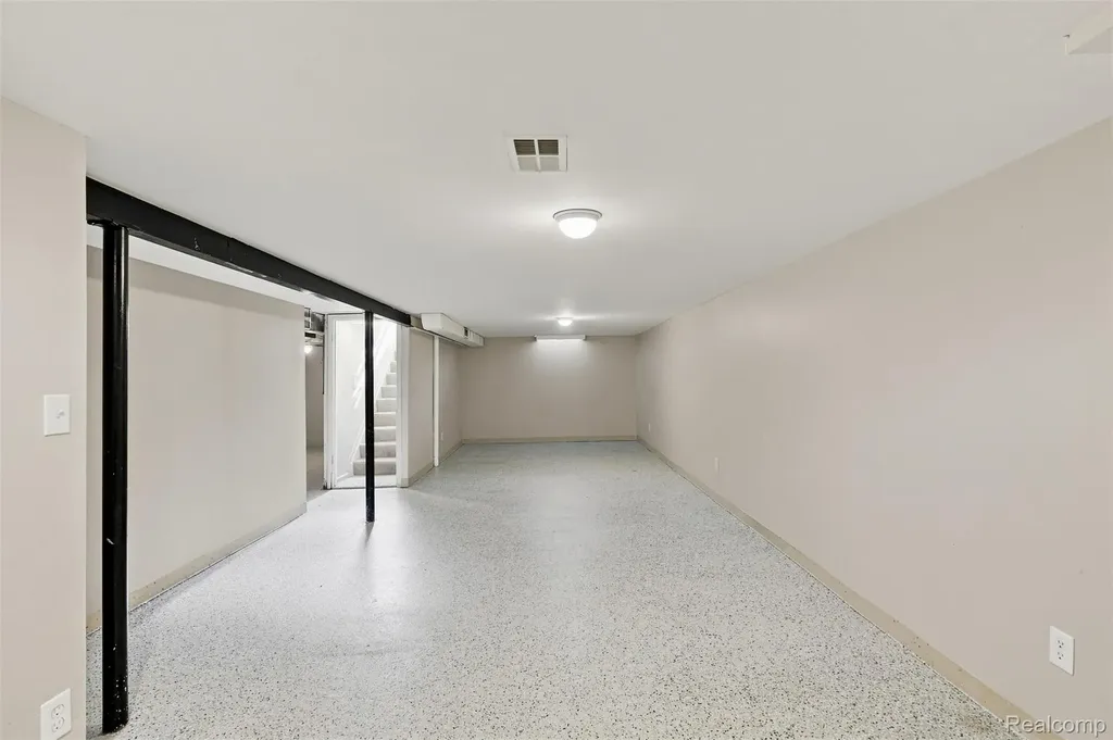 30767 Bennington Street Westland City MI 48186