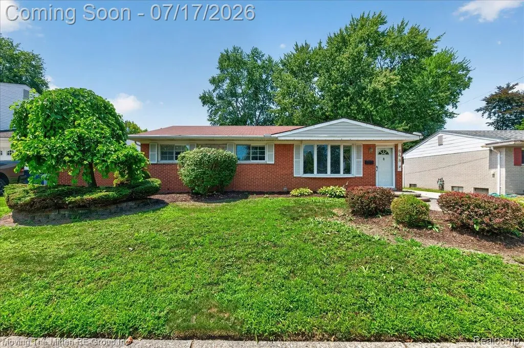 648 S Dowling Street Westland City MI 48186