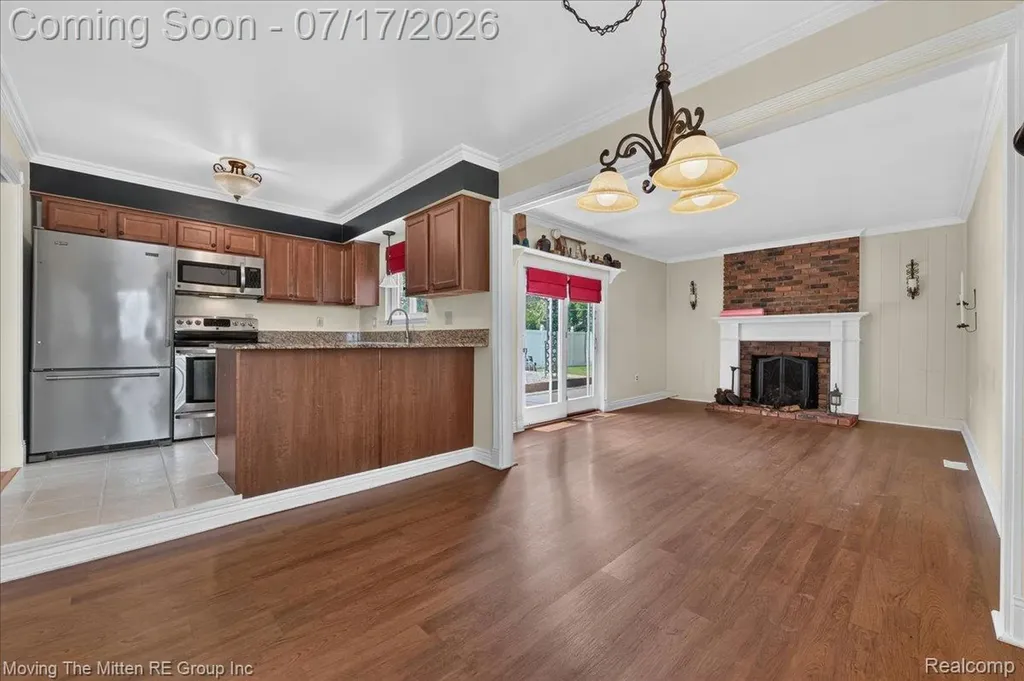 648 S Dowling Street Westland City MI 48186