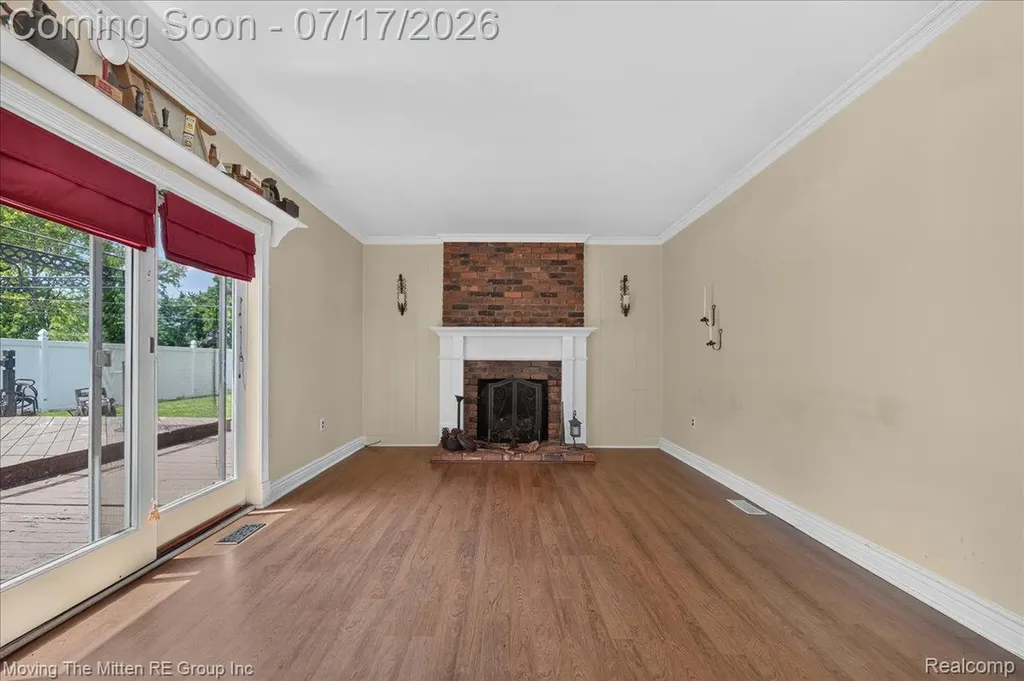 648 S Dowling Street Westland City MI 48186