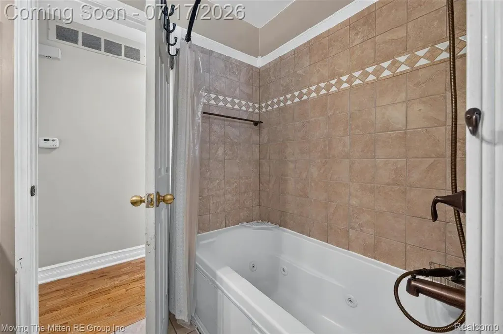 648 S Dowling Street Westland City MI 48186