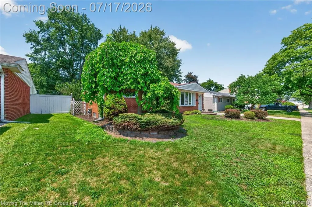 648 S Dowling Street Westland City MI 48186