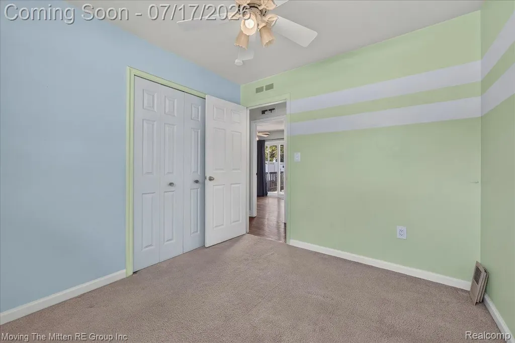 648 S Dowling Street Westland City MI 48186