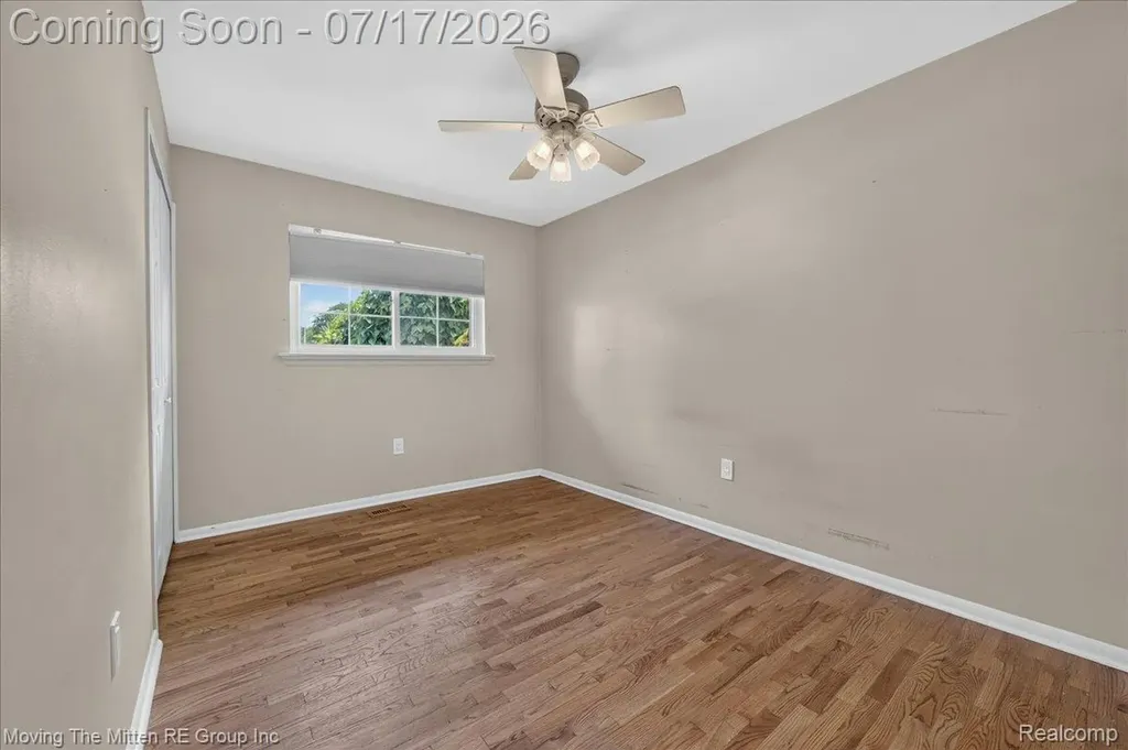 648 S Dowling Street Westland City MI 48186