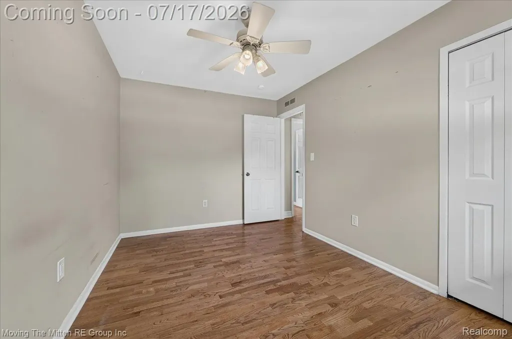 648 S Dowling Street Westland City MI 48186