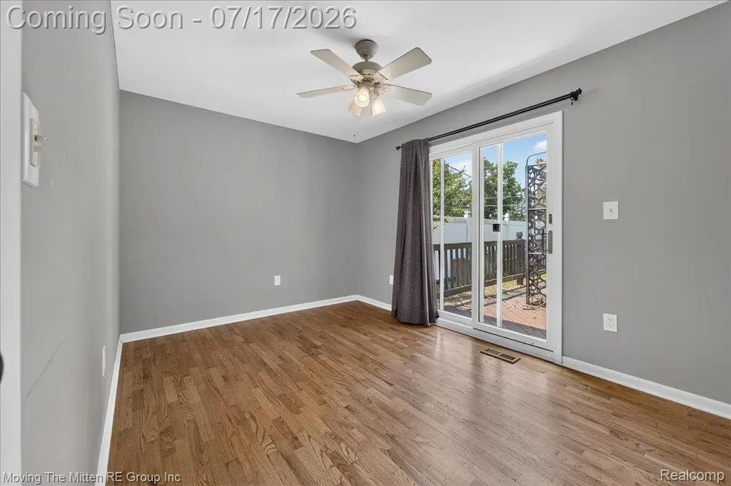 648 S Dowling Street Westland City MI 48186
