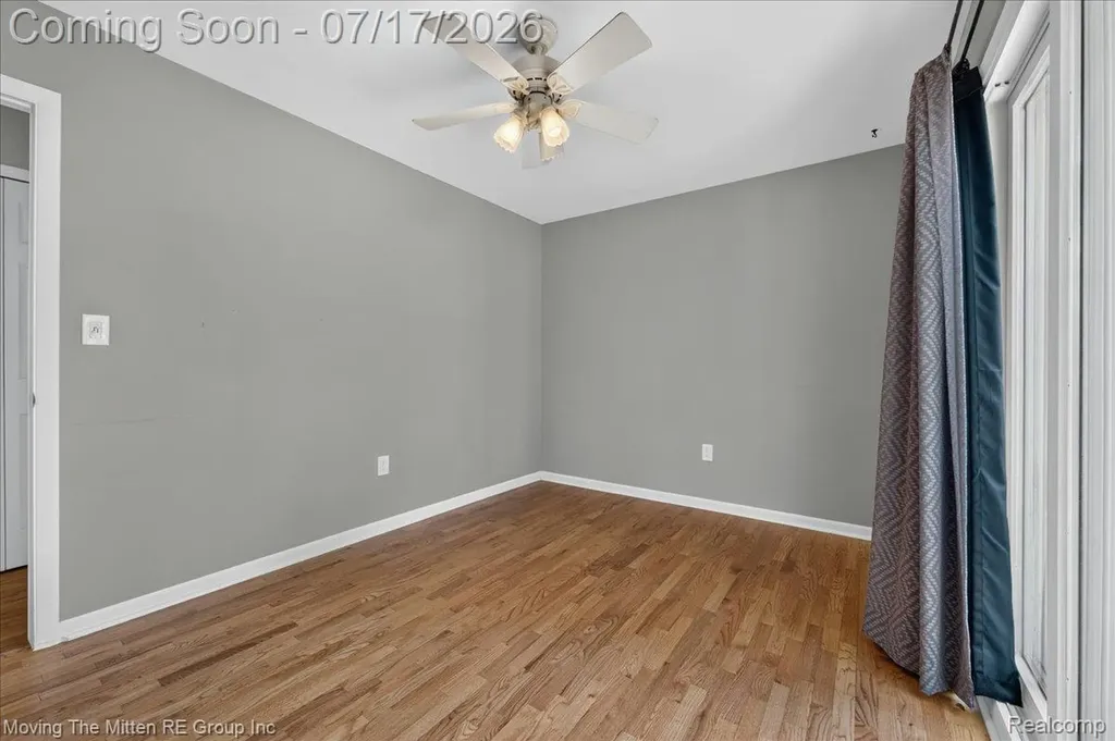 648 S Dowling Street Westland City MI 48186