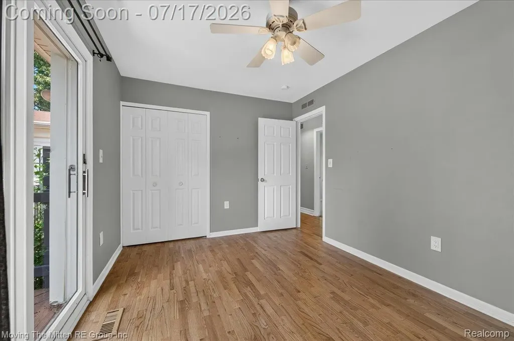 648 S Dowling Street Westland City MI 48186