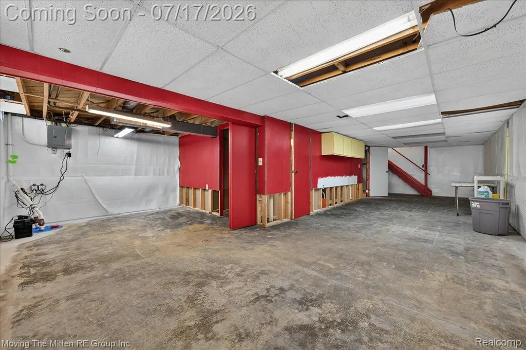 648 S Dowling Street Westland City MI 48186