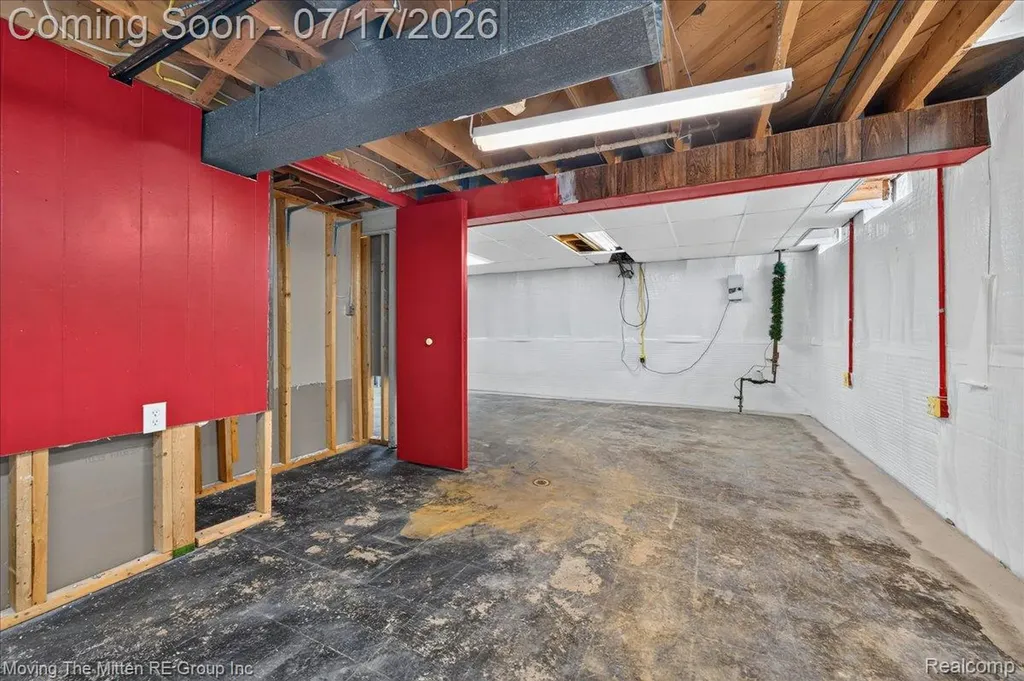 648 S Dowling Street Westland City MI 48186