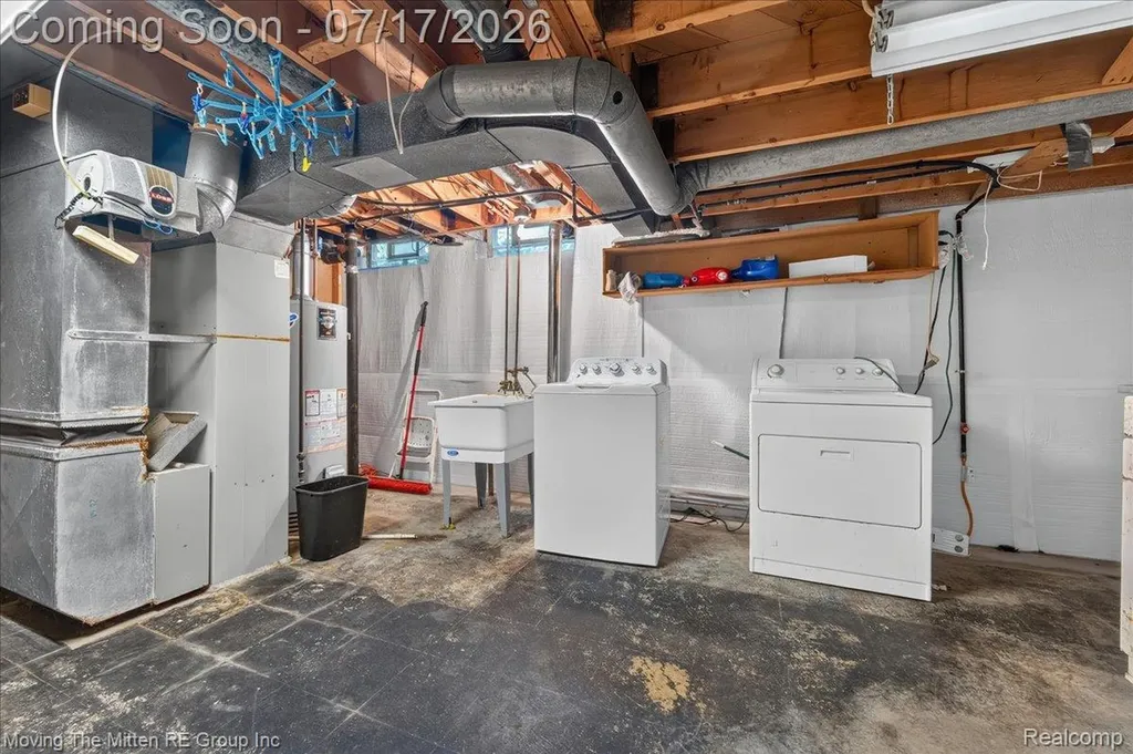 648 S Dowling Street Westland City MI 48186