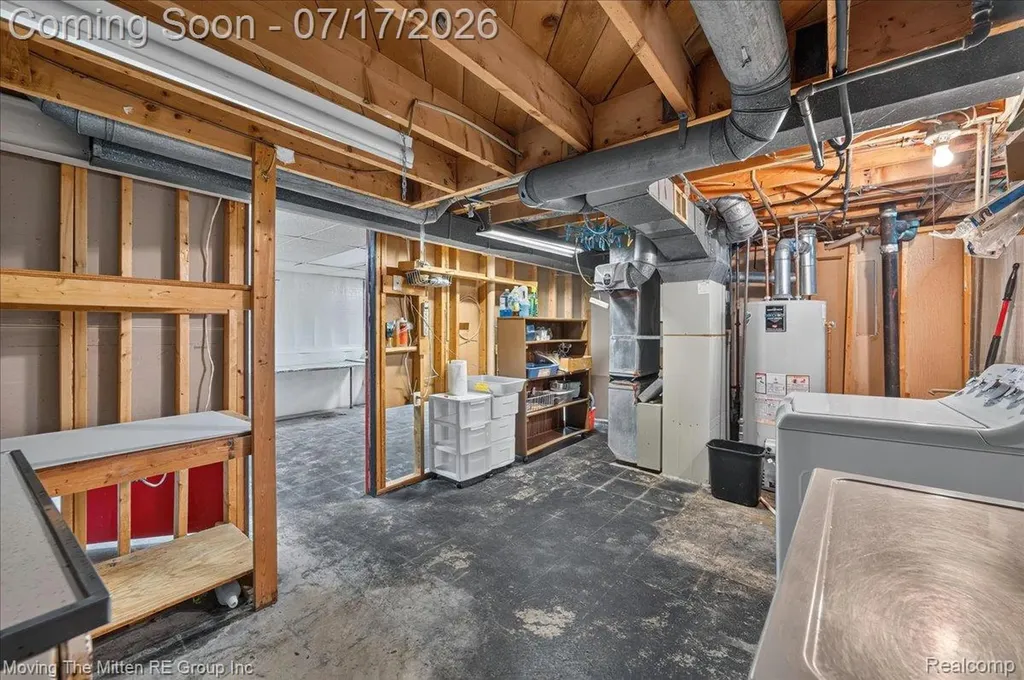 648 S Dowling Street Westland City MI 48186