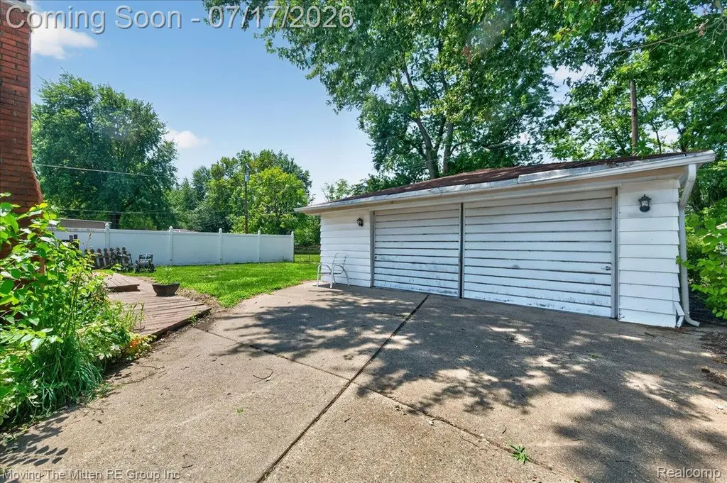 648 S Dowling Street Westland City MI 48186