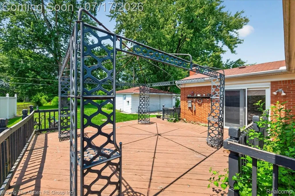 648 S Dowling Street Westland City MI 48186