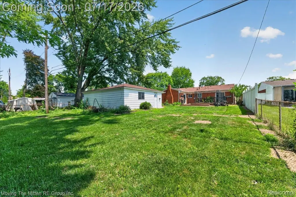 648 S Dowling Street Westland City MI 48186