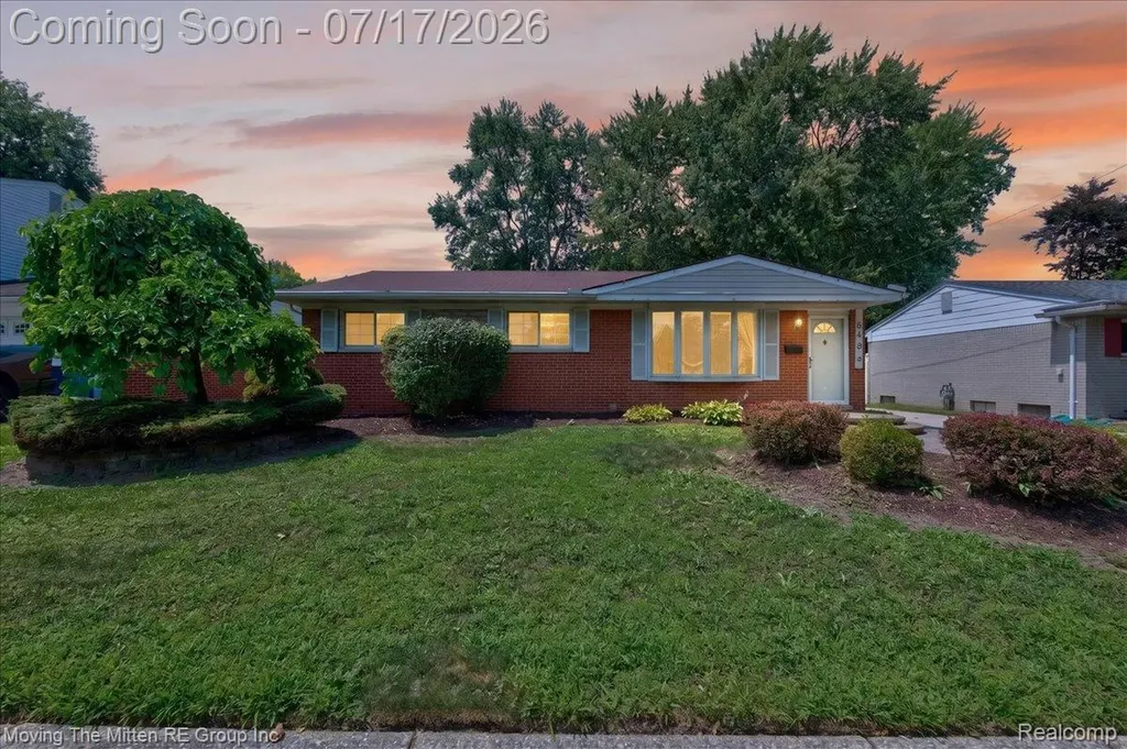 648 S Dowling Street Westland City MI 48186