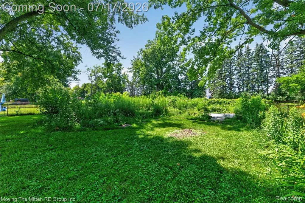 648 S Dowling Street Westland City MI 48186
