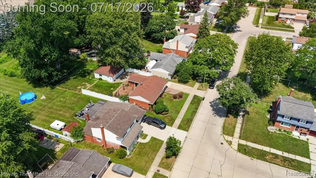 648 S Dowling Street Westland City MI 48186