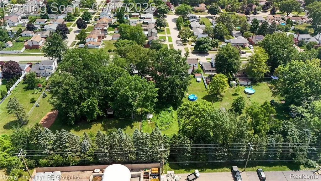 648 S Dowling Street Westland City MI 48186