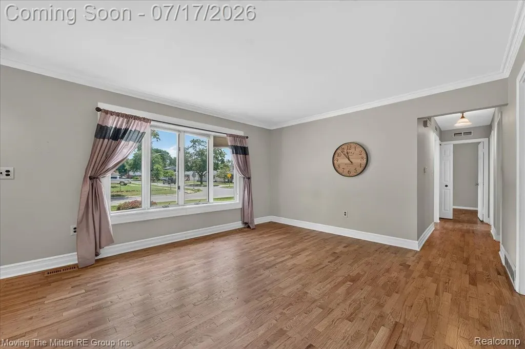 648 S Dowling Street Westland City MI 48186