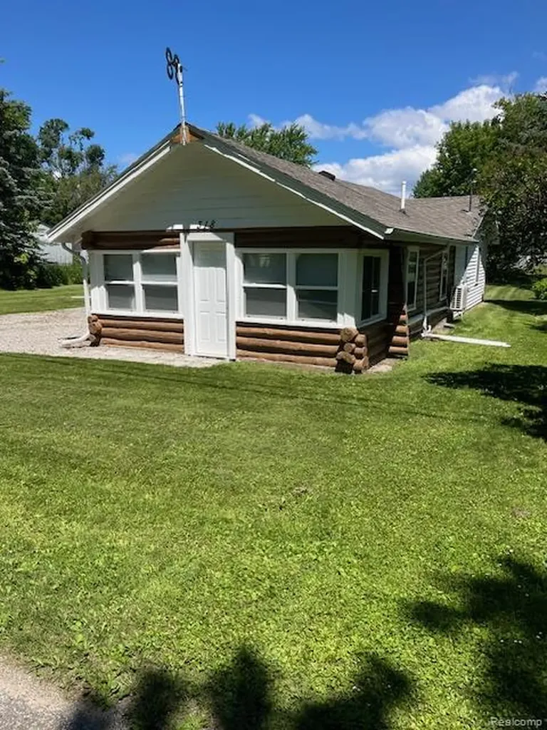 318 Brown Street Roscommon Township MI 48630