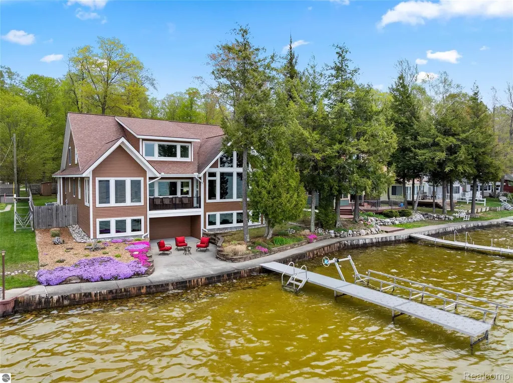 4805 E Shore Drive NE Coldsprings Township MI 49646
