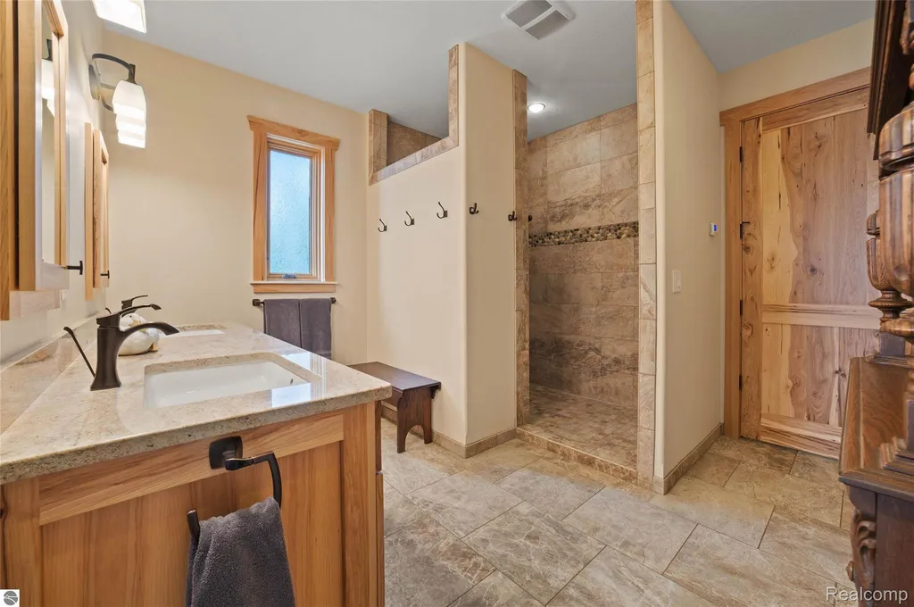 4805 E Shore Drive NE Coldsprings Township MI 49646