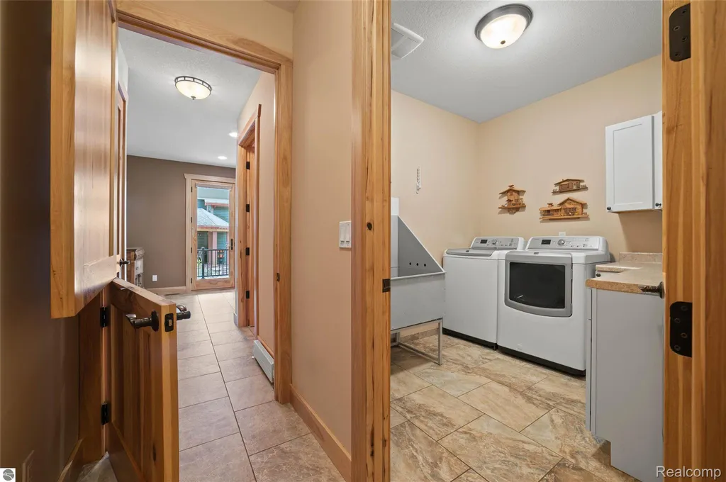 4805 E Shore Drive NE Coldsprings Township MI 49646