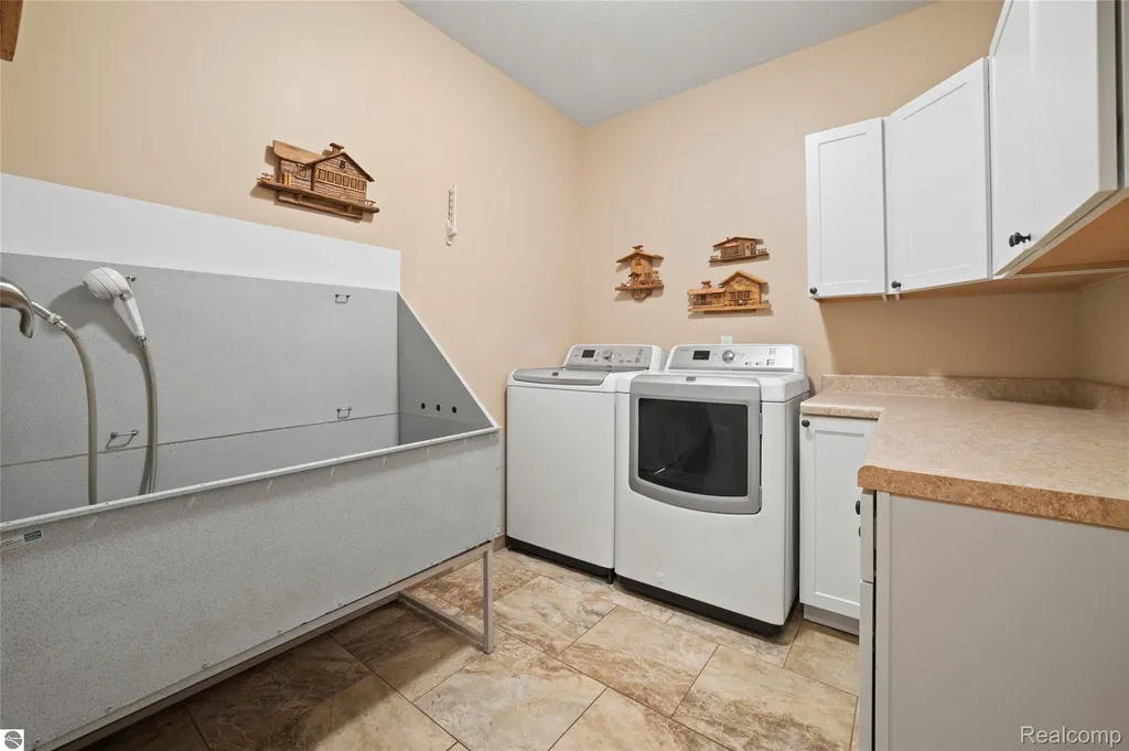 4805 E Shore Drive NE Coldsprings Township MI 49646
