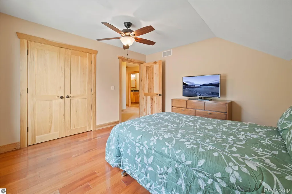 4805 E Shore Drive NE Coldsprings Township MI 49646