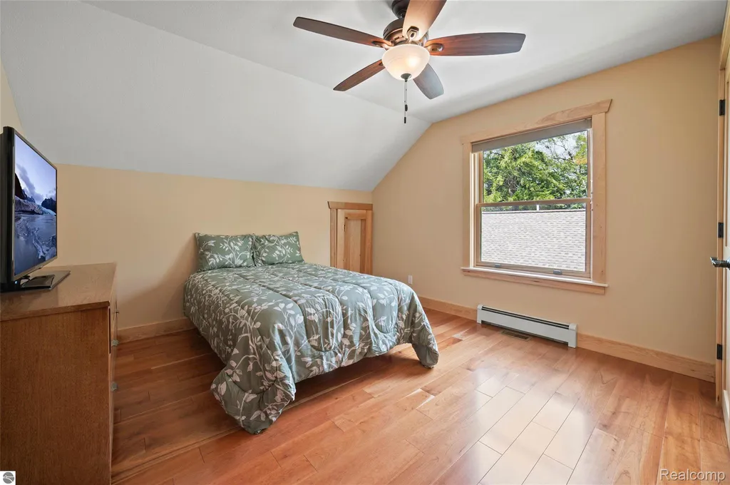 4805 E Shore Drive NE Coldsprings Township MI 49646