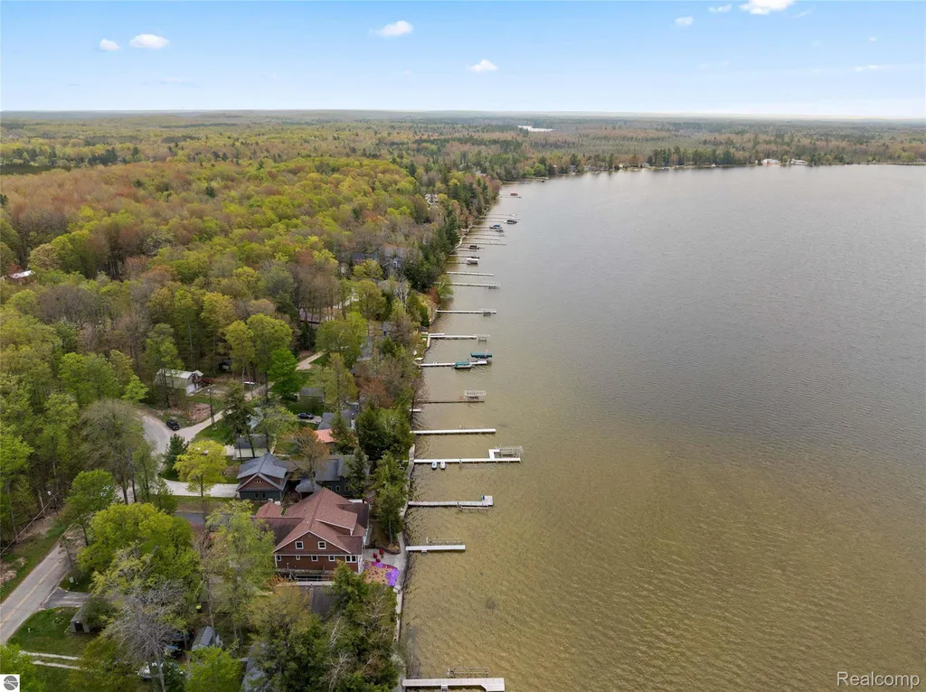 4805 E Shore Drive NE Coldsprings Township MI 49646