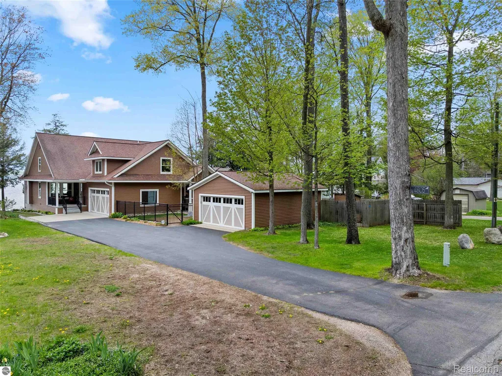 4805 E Shore Drive NE Coldsprings Township MI 49646