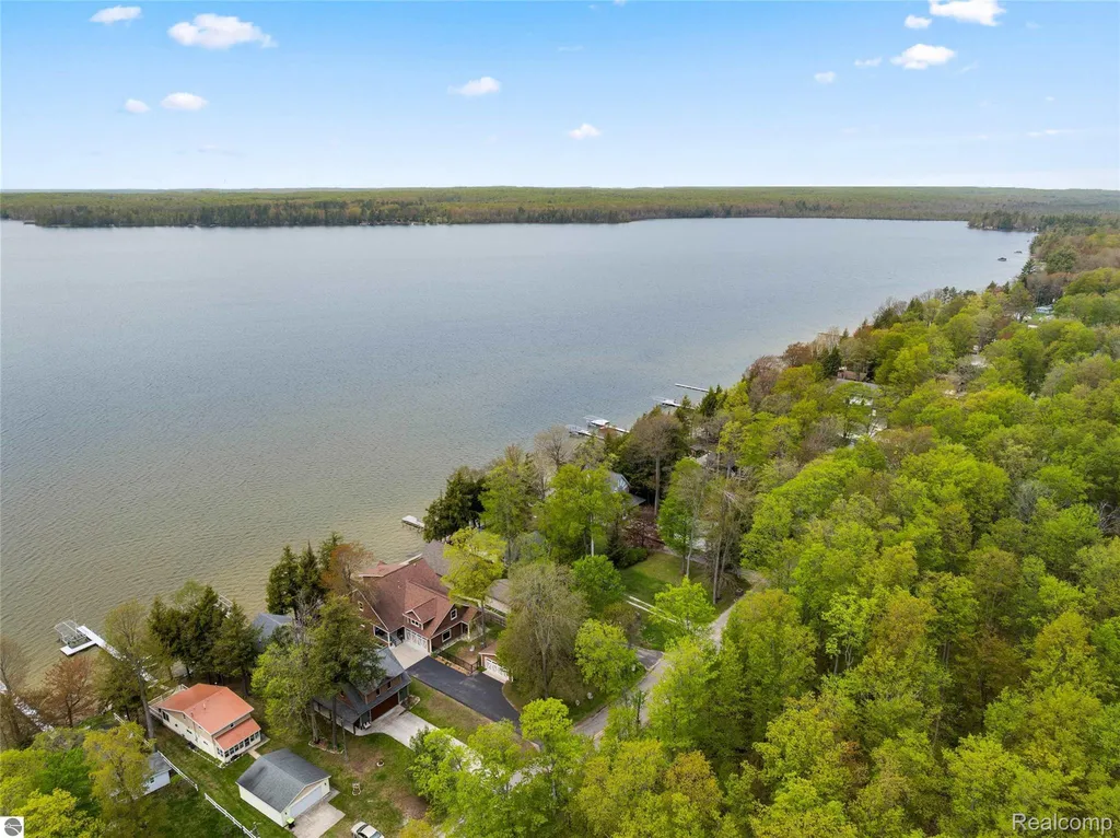 4805 E Shore Drive NE Coldsprings Township MI 49646