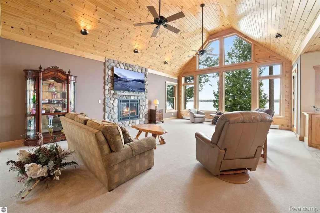 4805 E Shore Drive NE Coldsprings Township MI 49646