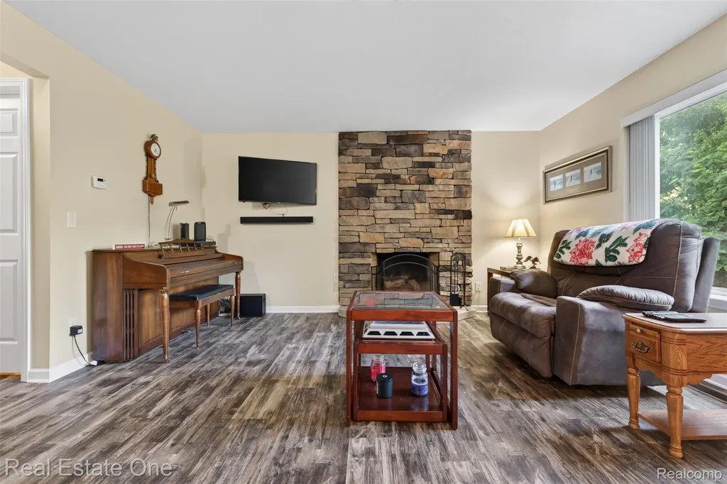 8923 Ash Drive Northfield Township MI 48189